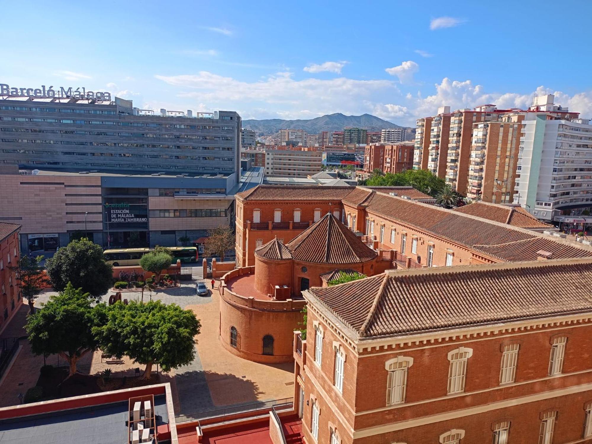 Habitacion Privada Centro Malaga Cerca Tren Maria Zambrano Y Playa Muy Buena Conexion Wifi Exteriér fotografie